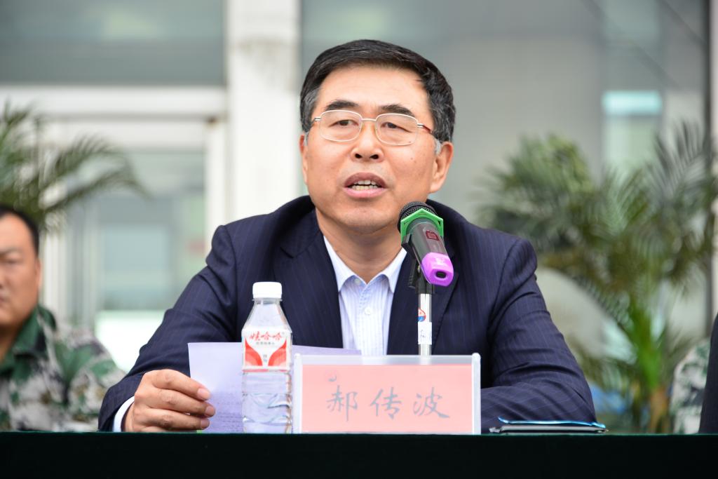 党委常委,副校长郝传波宣布了《黑龙江科技大学2014级学生军事训练